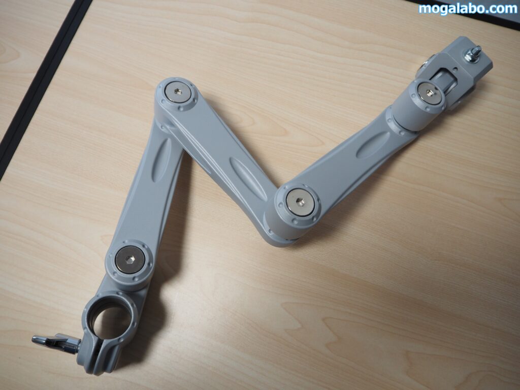 機動性の高い多段伸縮タイプが採用