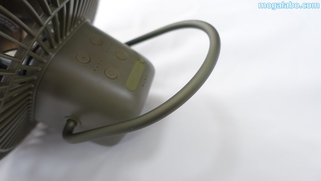 ベース部分も濃い緑色で統一