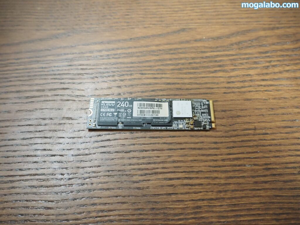 アングルが斜めになってしまい、真上からの撮影とは程遠い