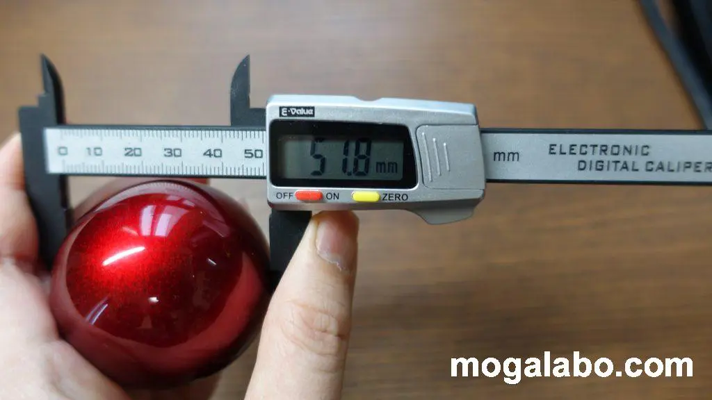 人差し指操作タイプのボールは、大型のタイプを採用